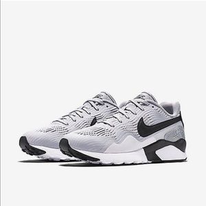 Women’s Nike Air Pegasus 8.5 sneaker shoe